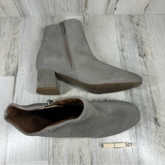 New Blondo Etana Waterproof Block Heel Round Toe Suede Bootie in Gray #323 - Picture 12 of 12